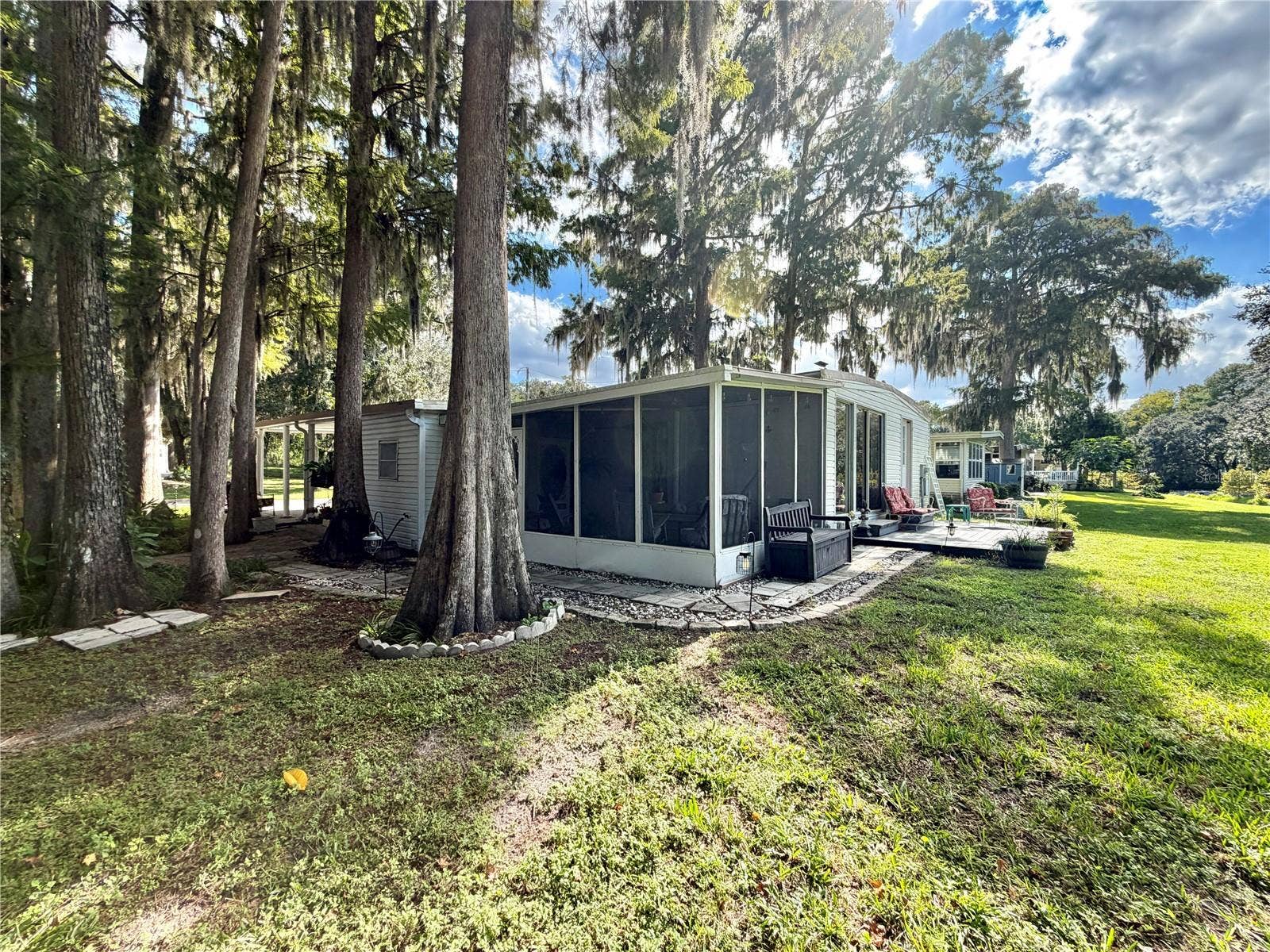 107 ROYAL PALM DRIVE, Leesburg, FL 34748