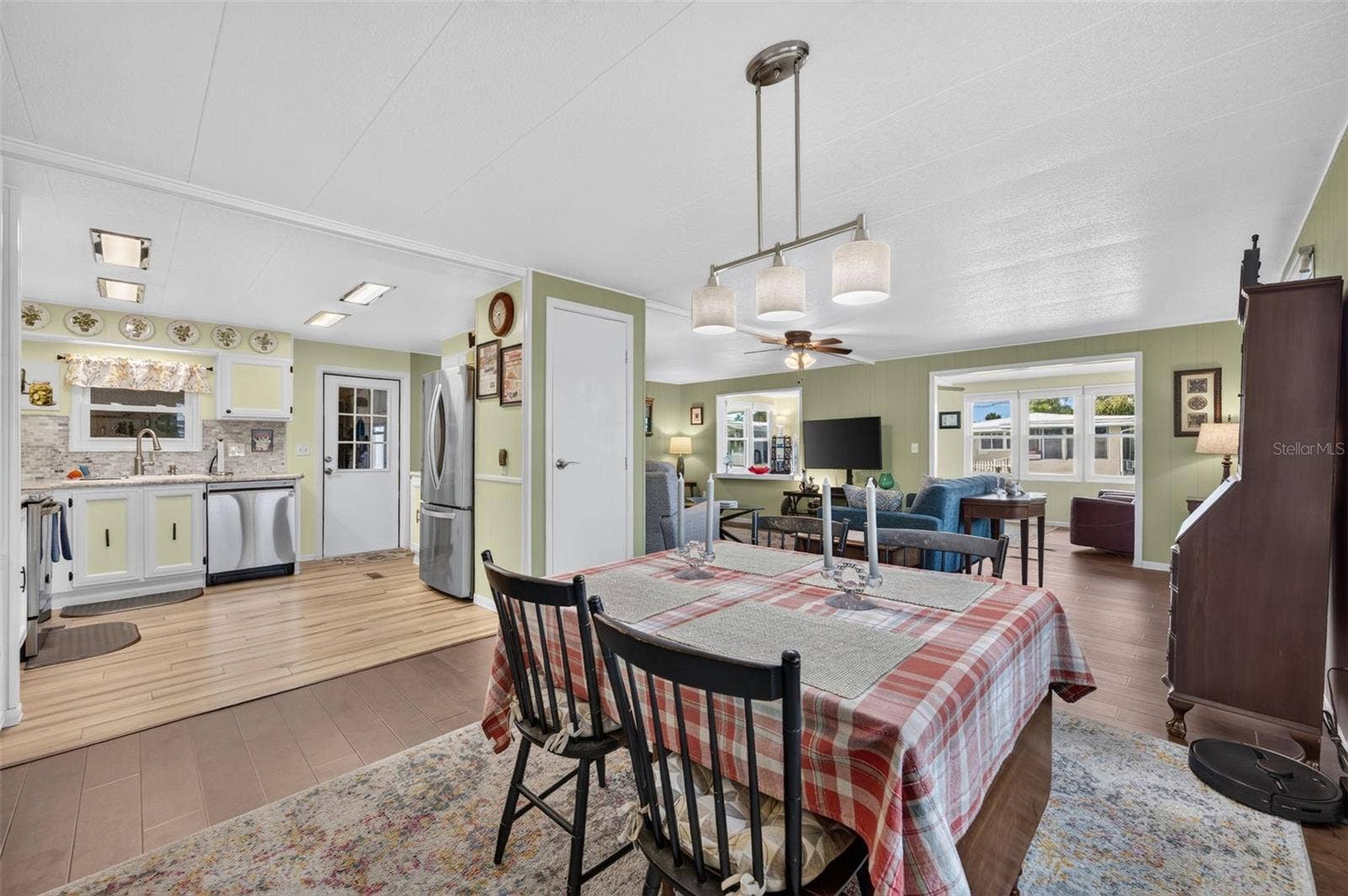 222 PARADISE S, Leesburg, FL 34788 222 PARADISE S, Leesburg, FL 34788