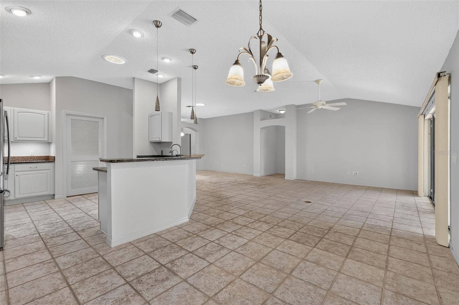 16840 SE 85TH SAPELO COURT, The Villages, FL 32162 Living, Kitchen, and Dinette