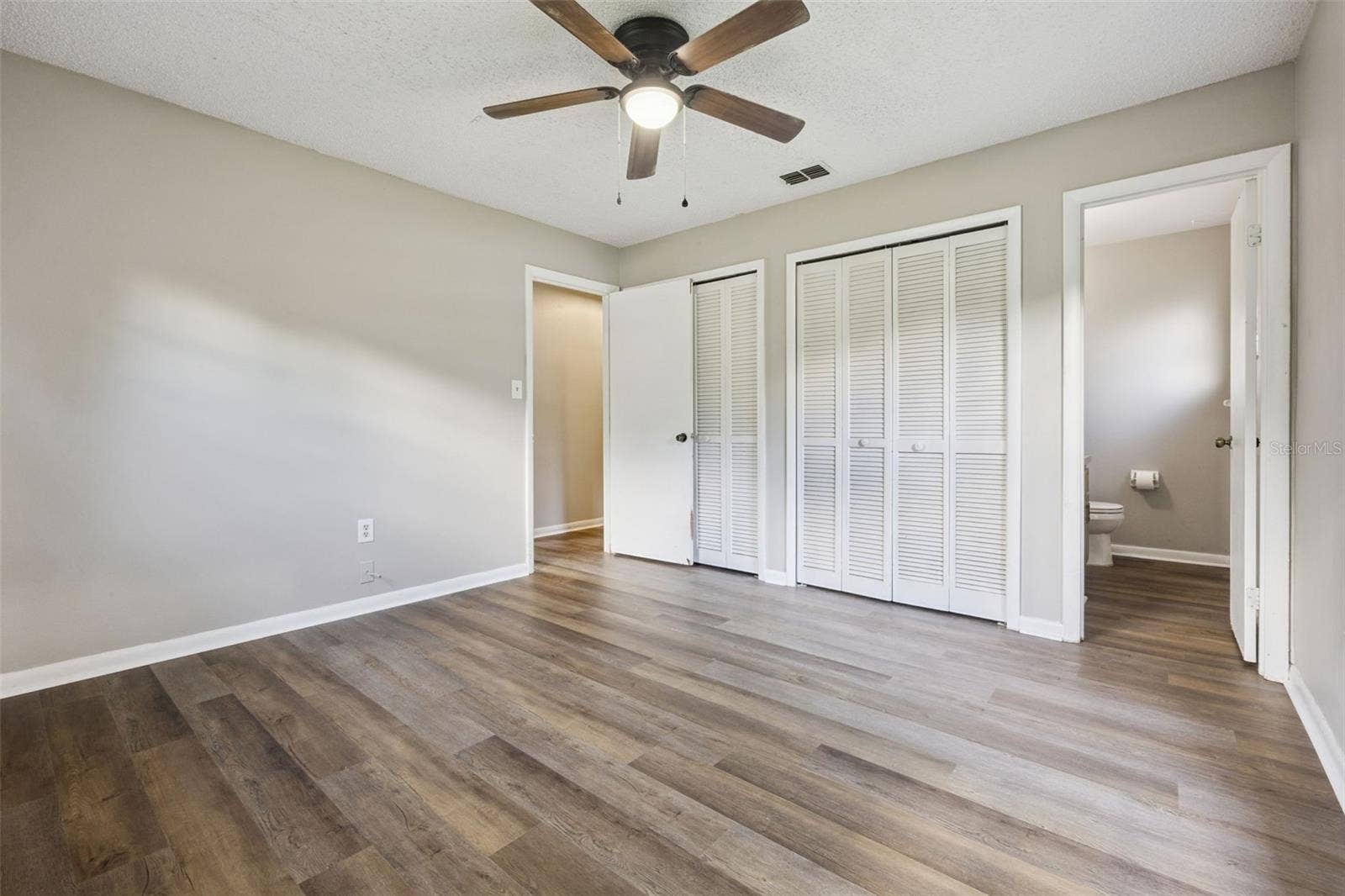 416 WINNERS CIRCLE, Lady Lake, FL 32159 Primary Bedroom has En-suite half bathroom.