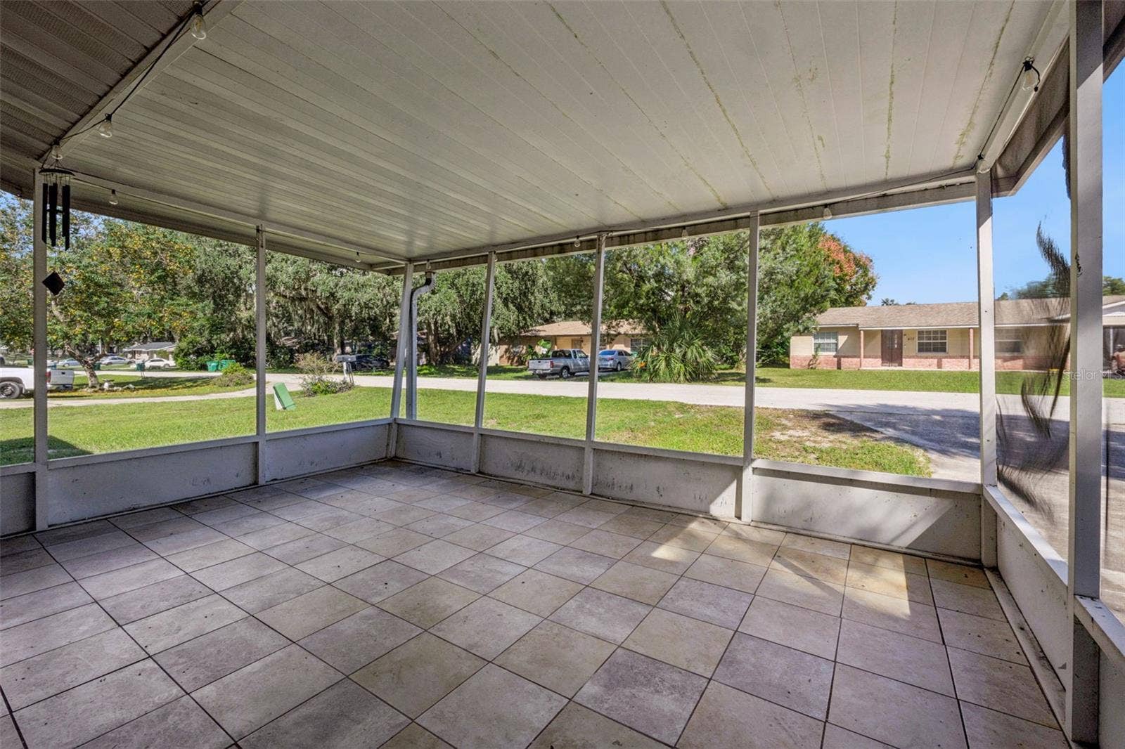 416 WINNERS CIRCLE, Lady Lake, FL 32159 Screened front lanai.