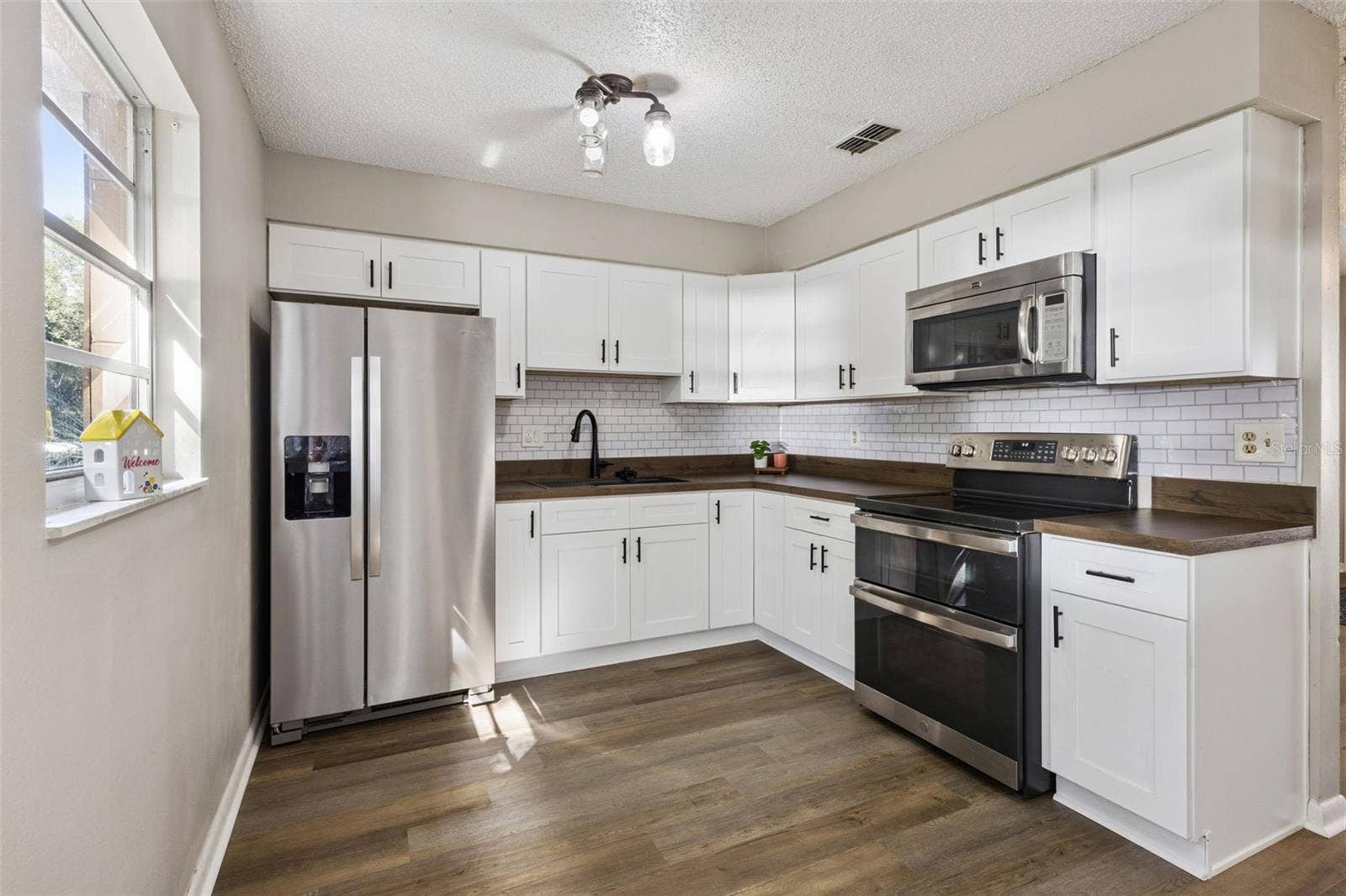 416 WINNERS CIRCLE, Lady Lake, FL 32159 Kitchen updated with newer cabinets and appliances.