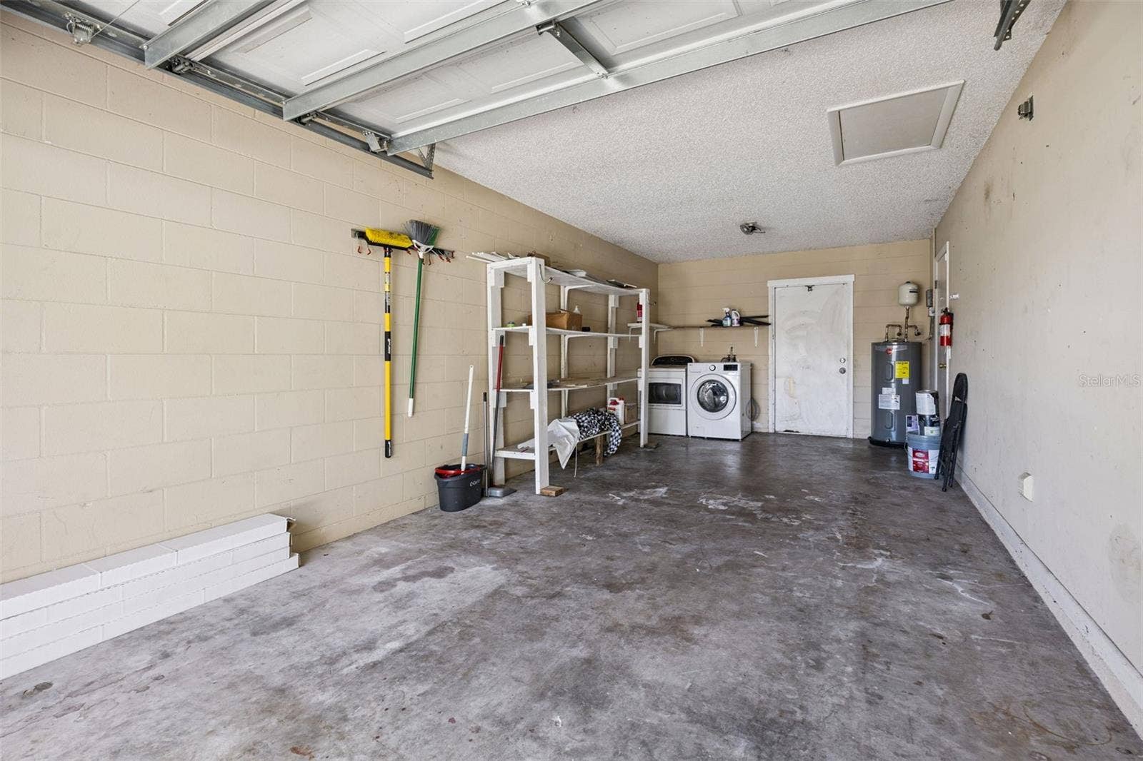 416 WINNERS CIRCLE, Lady Lake, FL 32159 Garage Interior - 11.4 X 25
