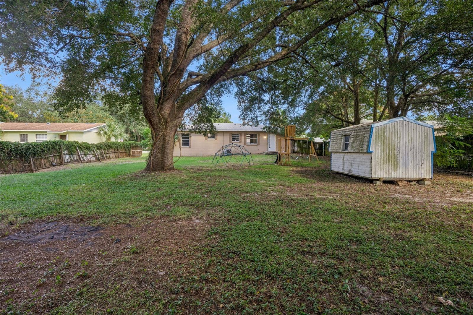 416 WINNERS CIRCLE, Lady Lake, FL 32159 Deep back yard.