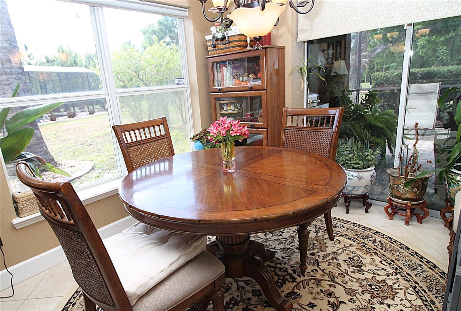 516 LAGO LOOP, Davenport, FL 33837 Dinette
