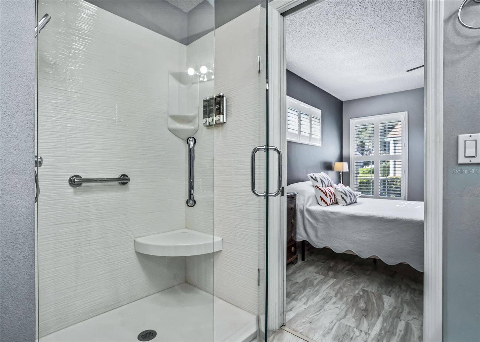 17864 SE 115TH COURT, Summerfield, FL 34491 primary bath with skylight