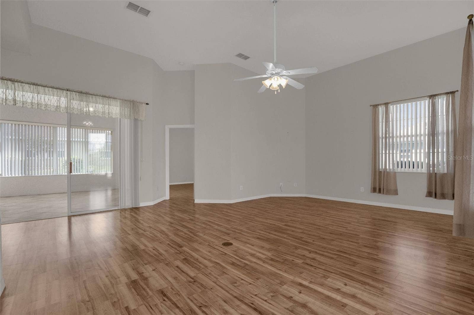 17648 SE 119TH AVENUE ROAD, Summerfield, FL 34491 Living Rm