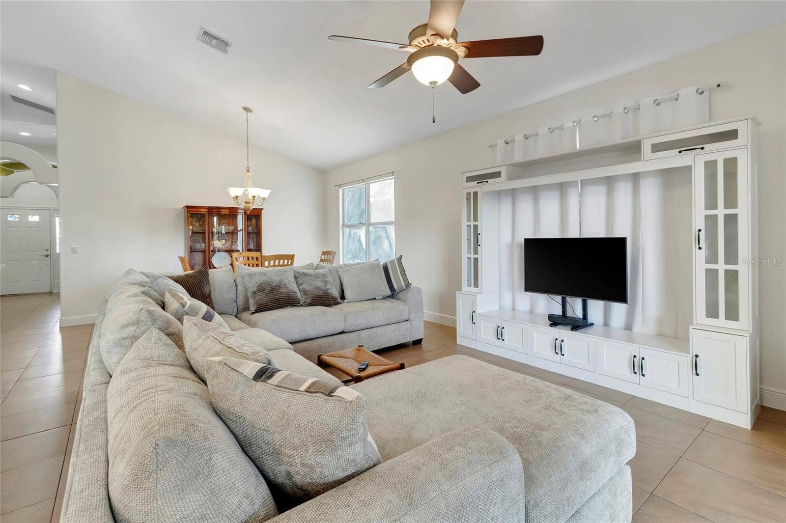 Spacious living room