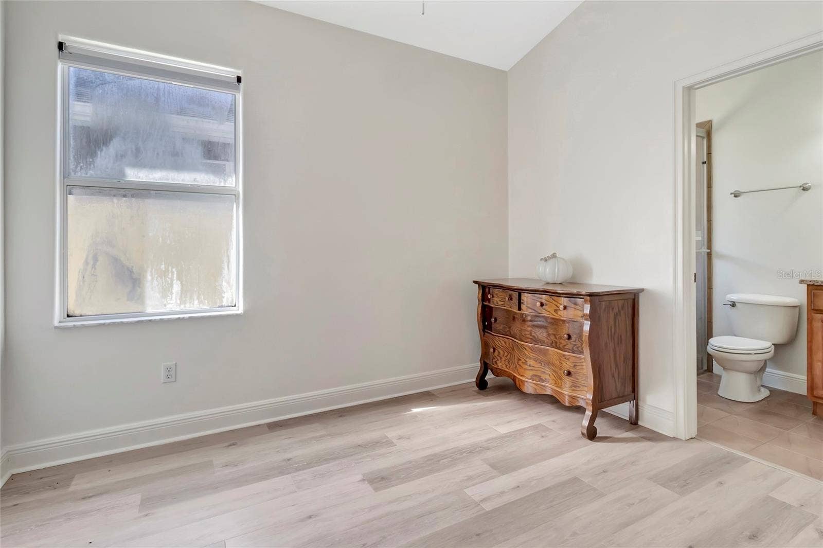 Secondary bedroom