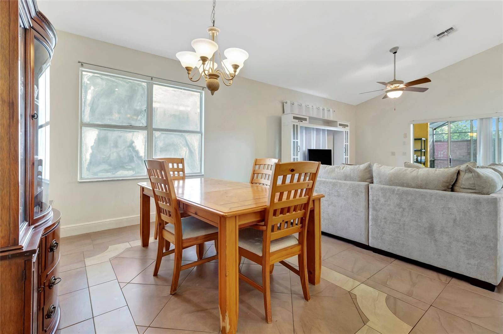 Eat in Breakfast nook
