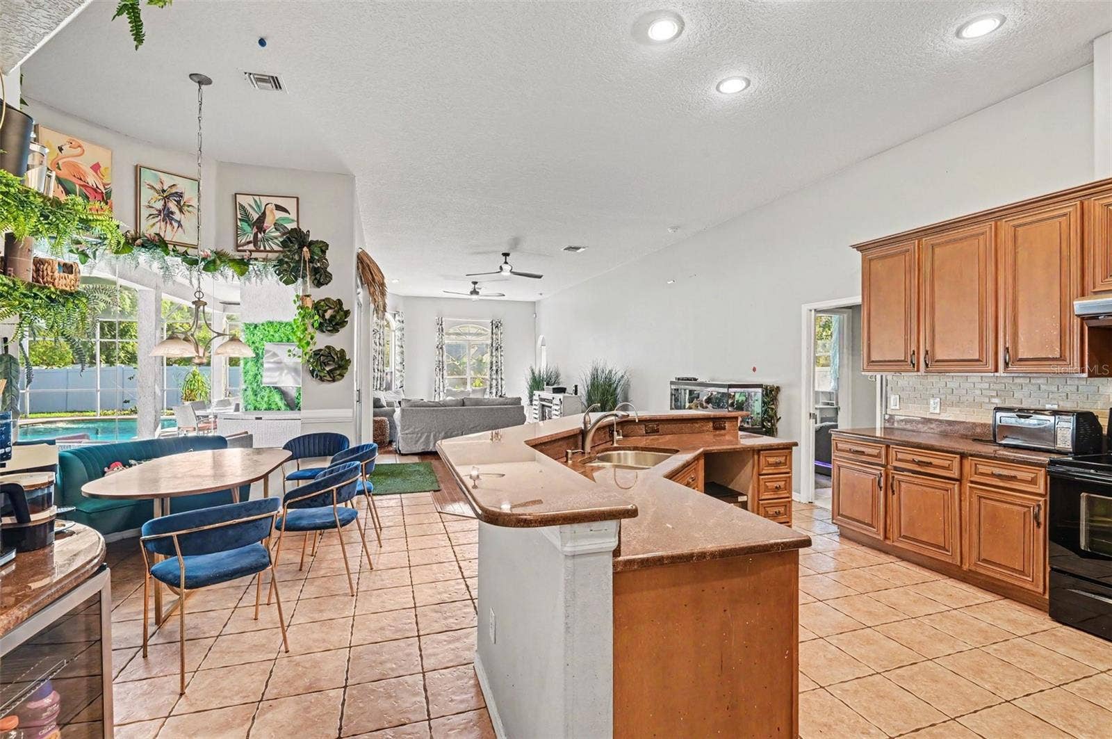 1325 TALL MAPLE LOOP, Oviedo, FL 32765 1325 TALL MAPLE LOOP, Oviedo, FL 32765