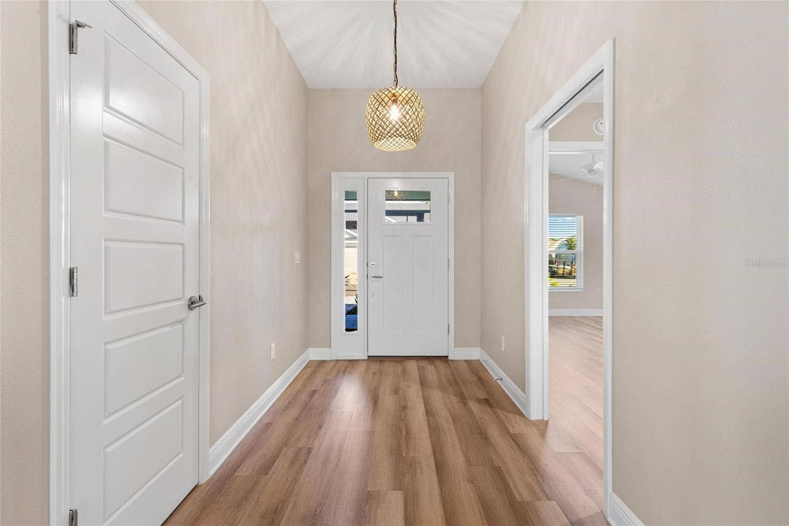 1386 KENNETH STREET, The Villages, FL 34762 Reversed foyer view
