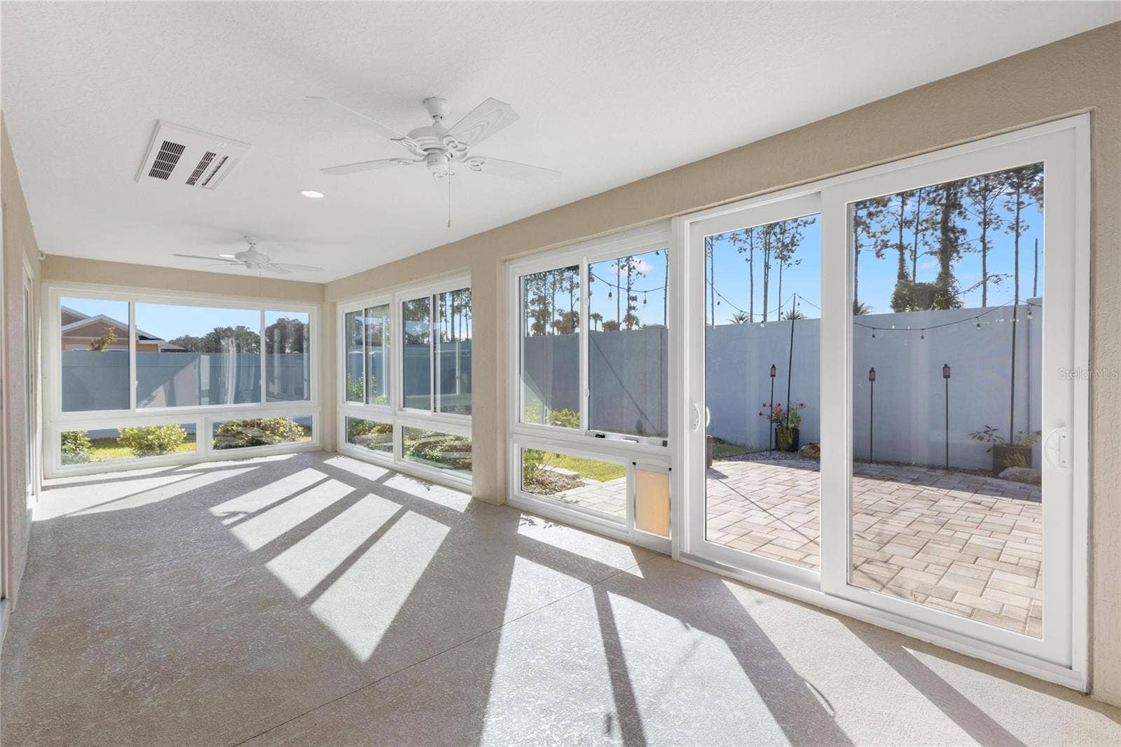 1386 KENNETH STREET, The Villages, FL 34762 Enclosed Lania