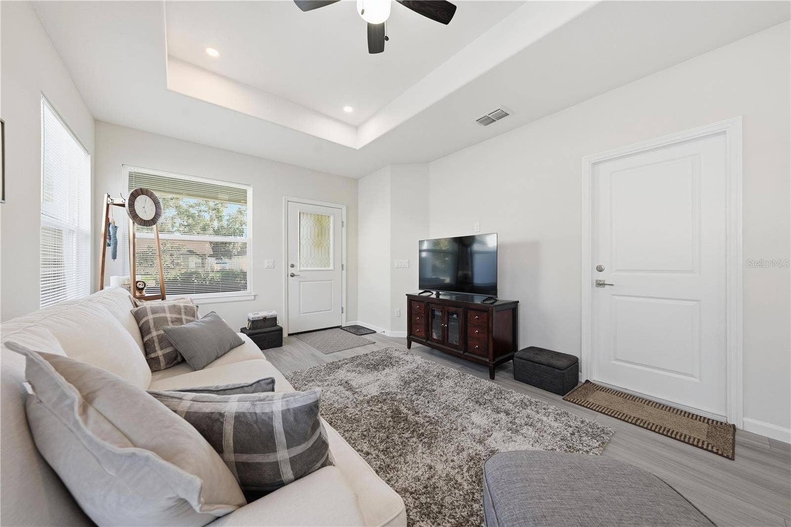 1911 VIRGINIA AVENUE, Eustis, FL 32726 great room