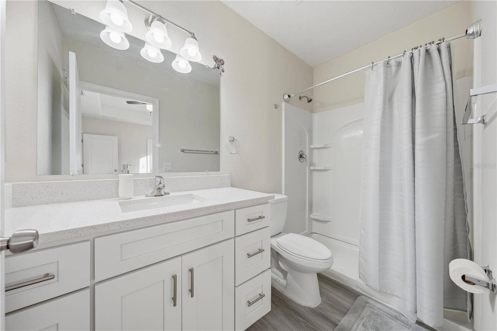 1911 VIRGINIA AVENUE, Eustis, FL 32726 primary bathroom