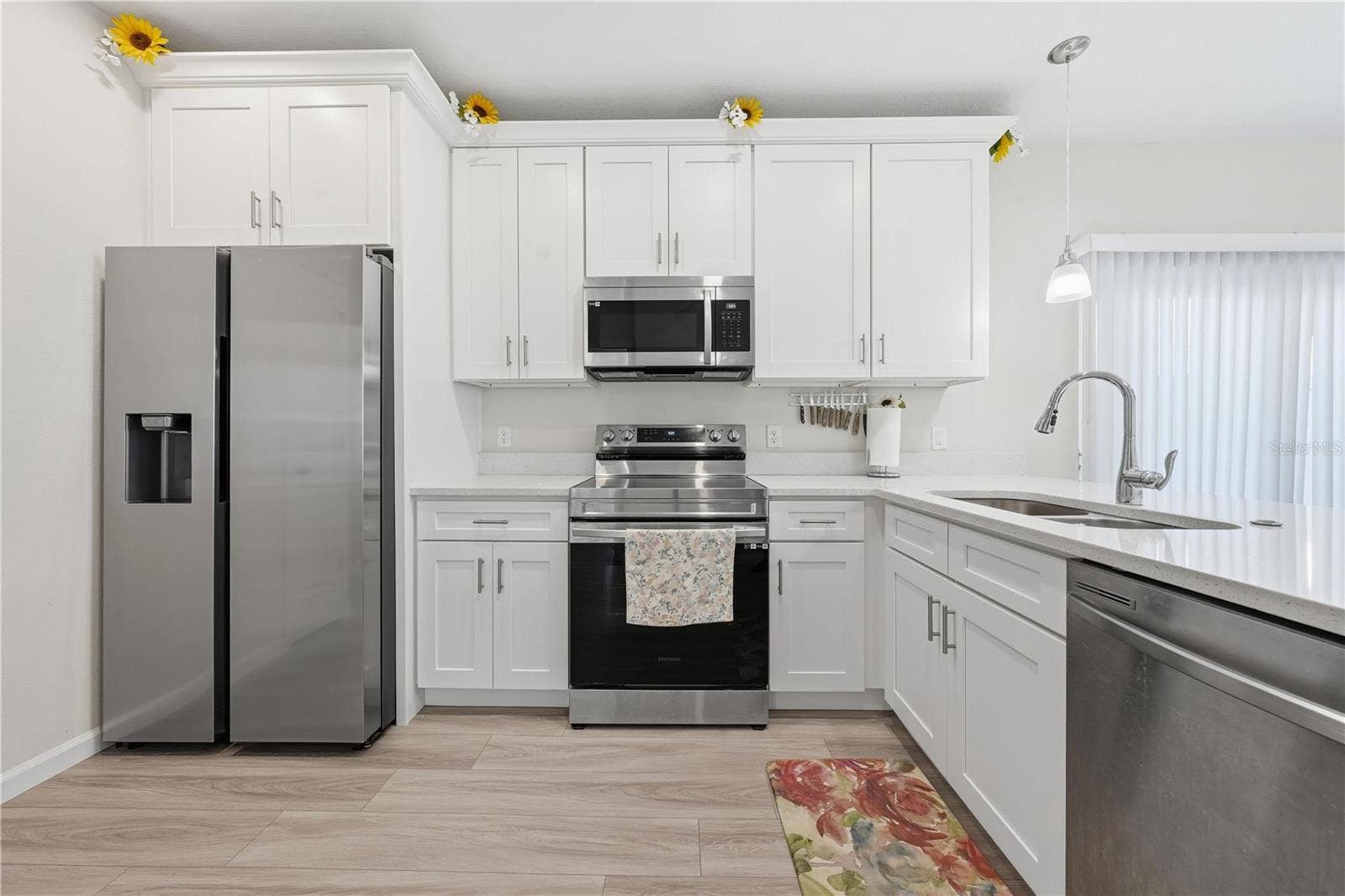 1911 VIRGINIA AVENUE, Eustis, FL 32726 kitchen