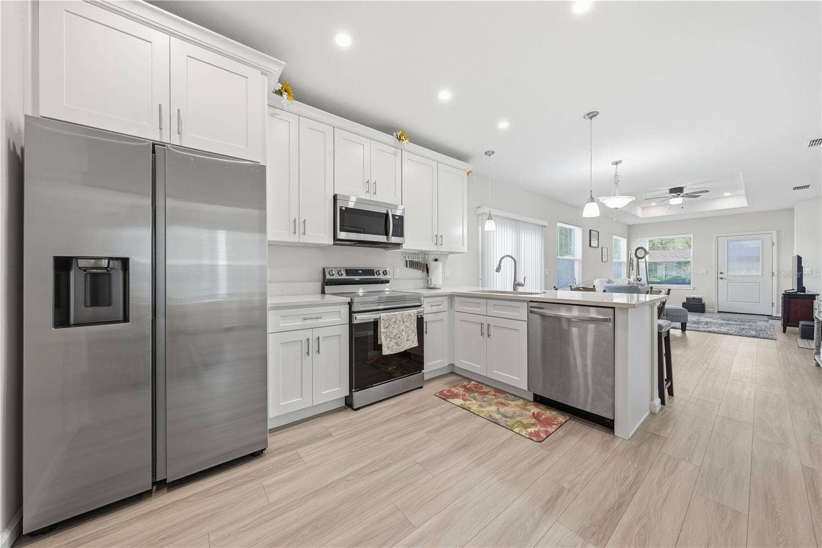 1911 VIRGINIA AVENUE, Eustis, FL 32726 Kitchen, breakfast bar, dining area and great room