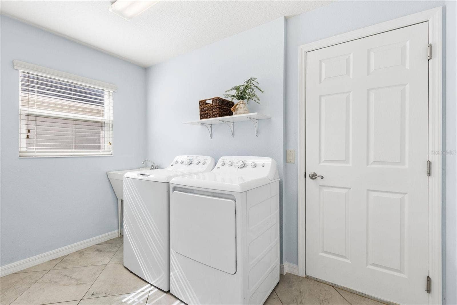 16839 SE 91ST PHILLIPS COURT, The Villages, FL 32162 16839 SE 91ST PHILLIPS COURT, The Villages, FL 32162