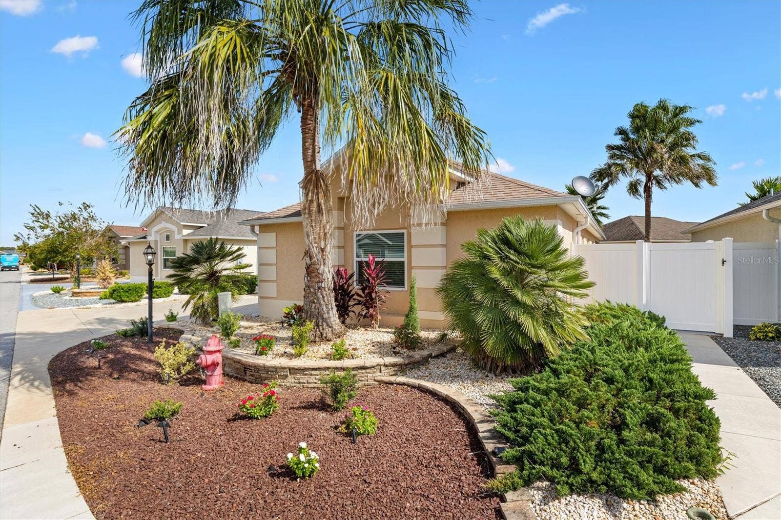 16839 SE 91ST PHILLIPS COURT, The Villages, FL 32162 16839 SE 91ST PHILLIPS COURT, The Villages, FL 32162