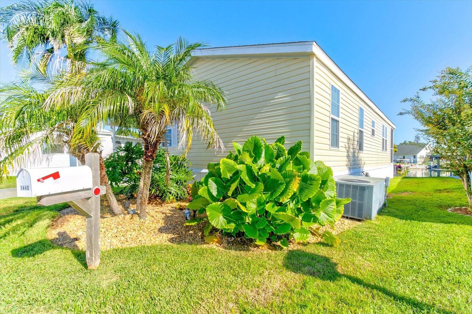 1440 S SHORE DRIVE, Tavares, FL 32778