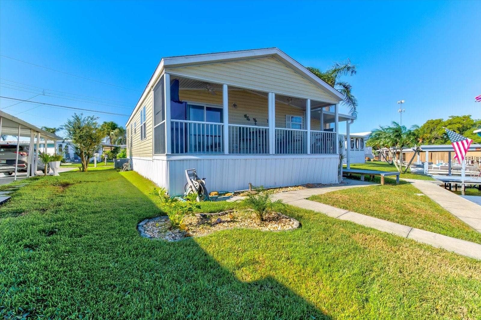 1440 S SHORE DRIVE, Tavares, FL 32778