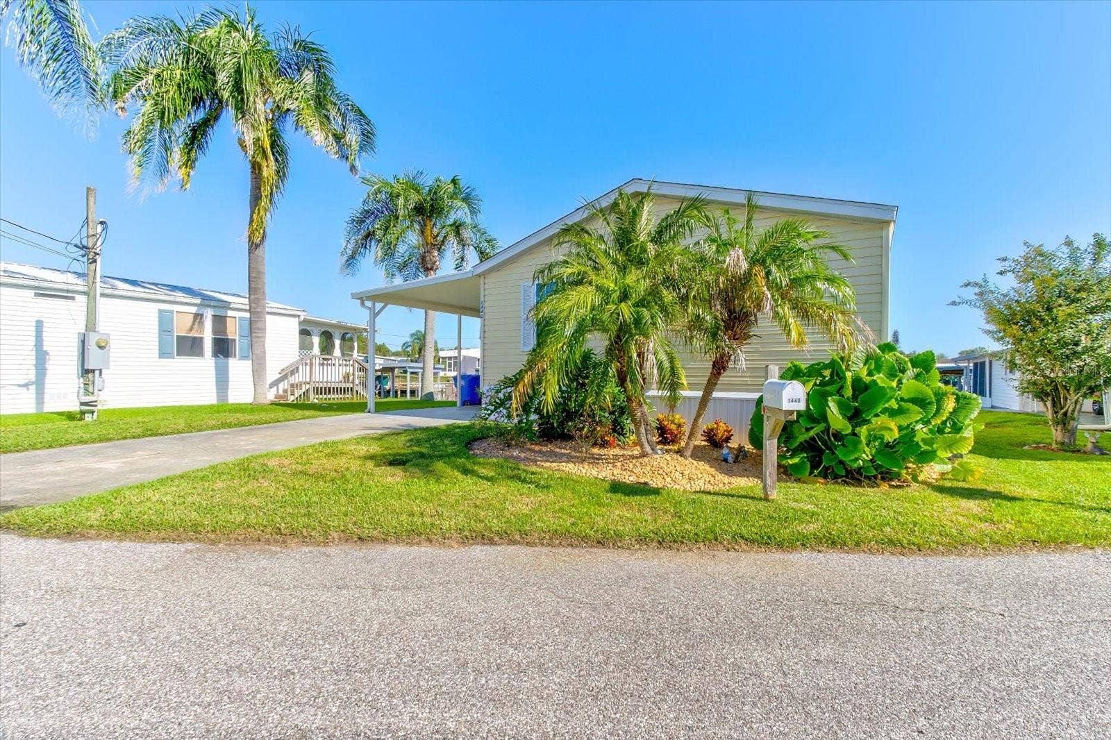 1440 S SHORE DRIVE, Tavares, FL 32778