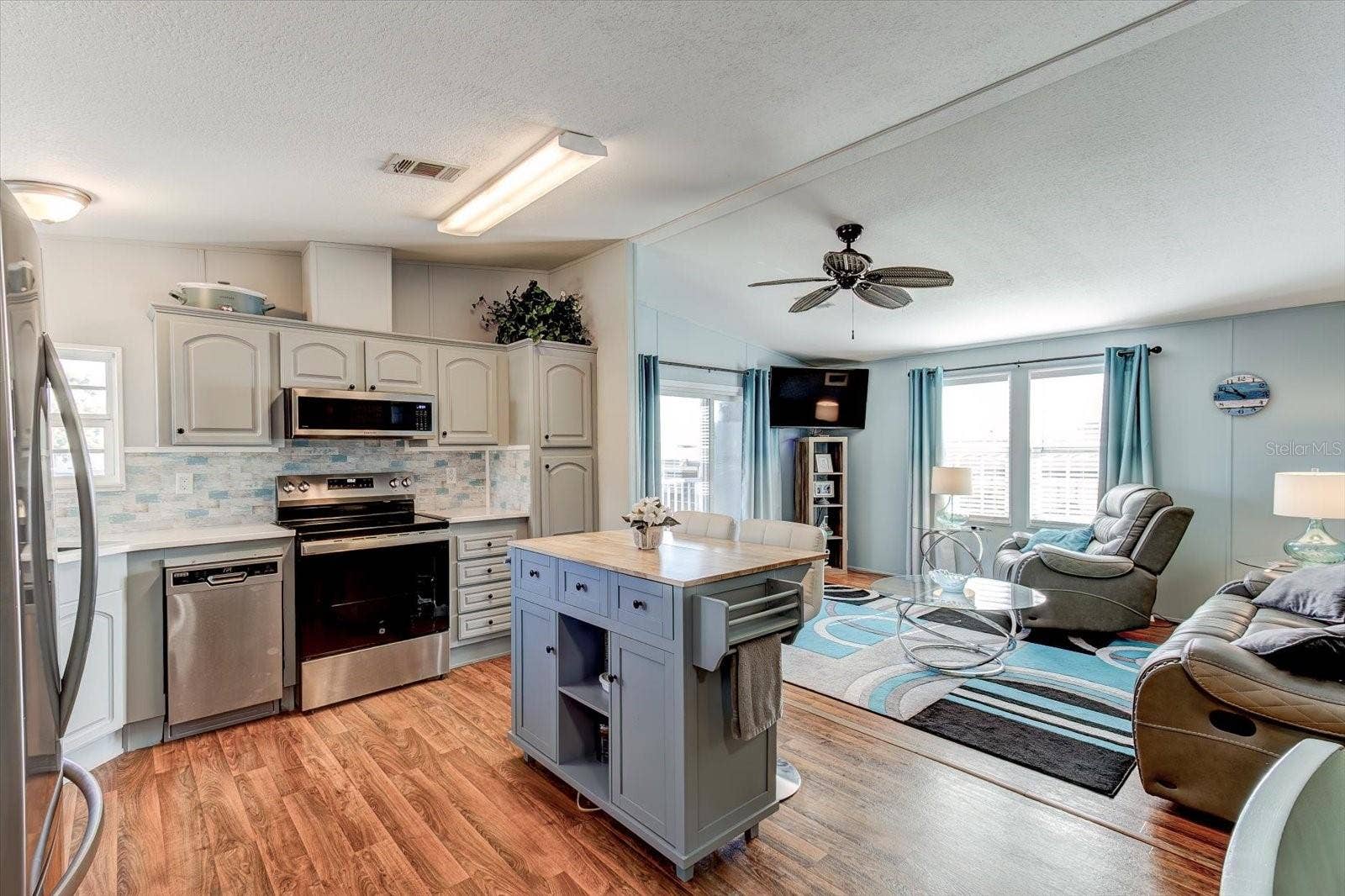 1440 S SHORE DRIVE, Tavares, FL 32778