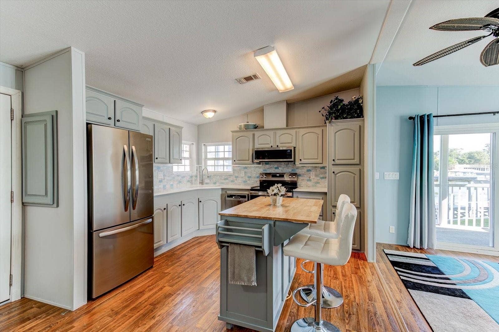 1440 S SHORE DRIVE, Tavares, FL 32778