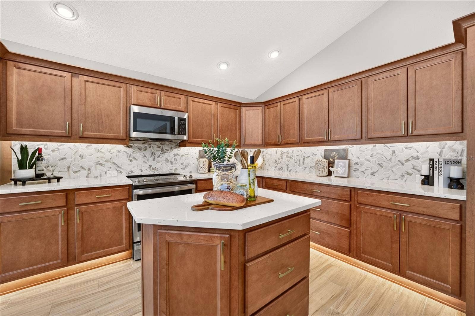 889 JAY STREET, The Villages, FL 32163