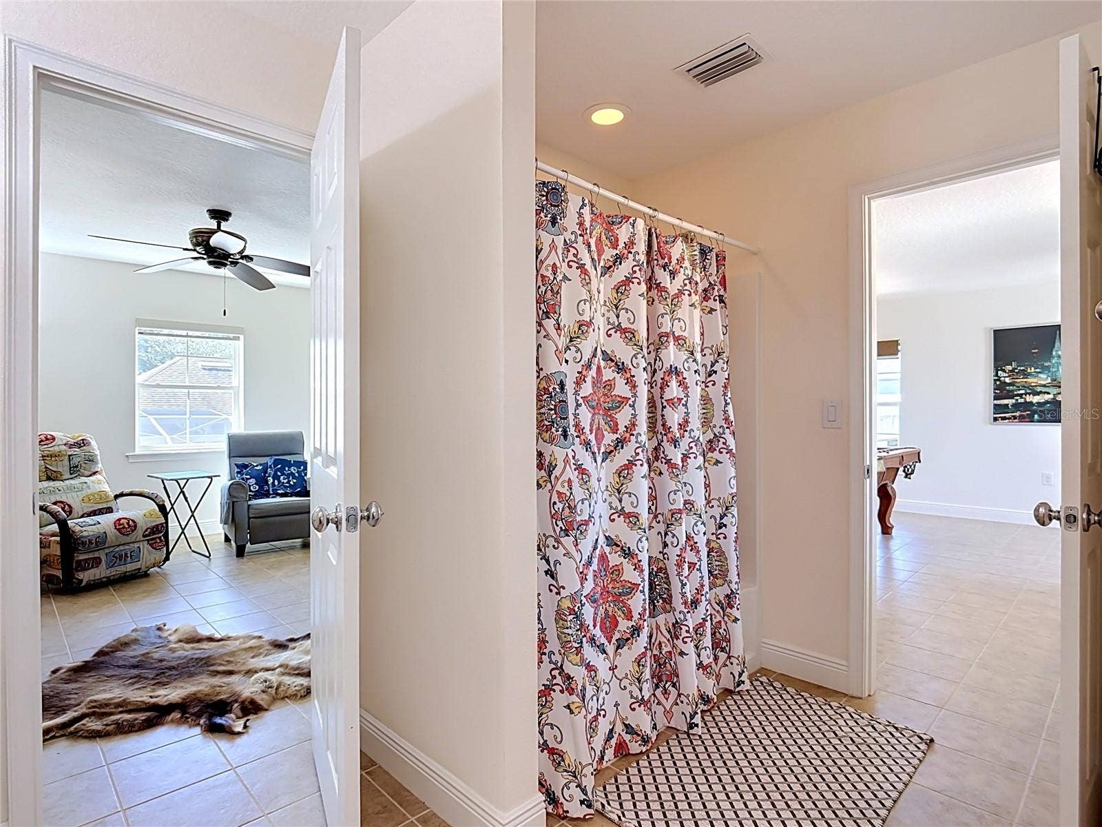 Guest apartment bath