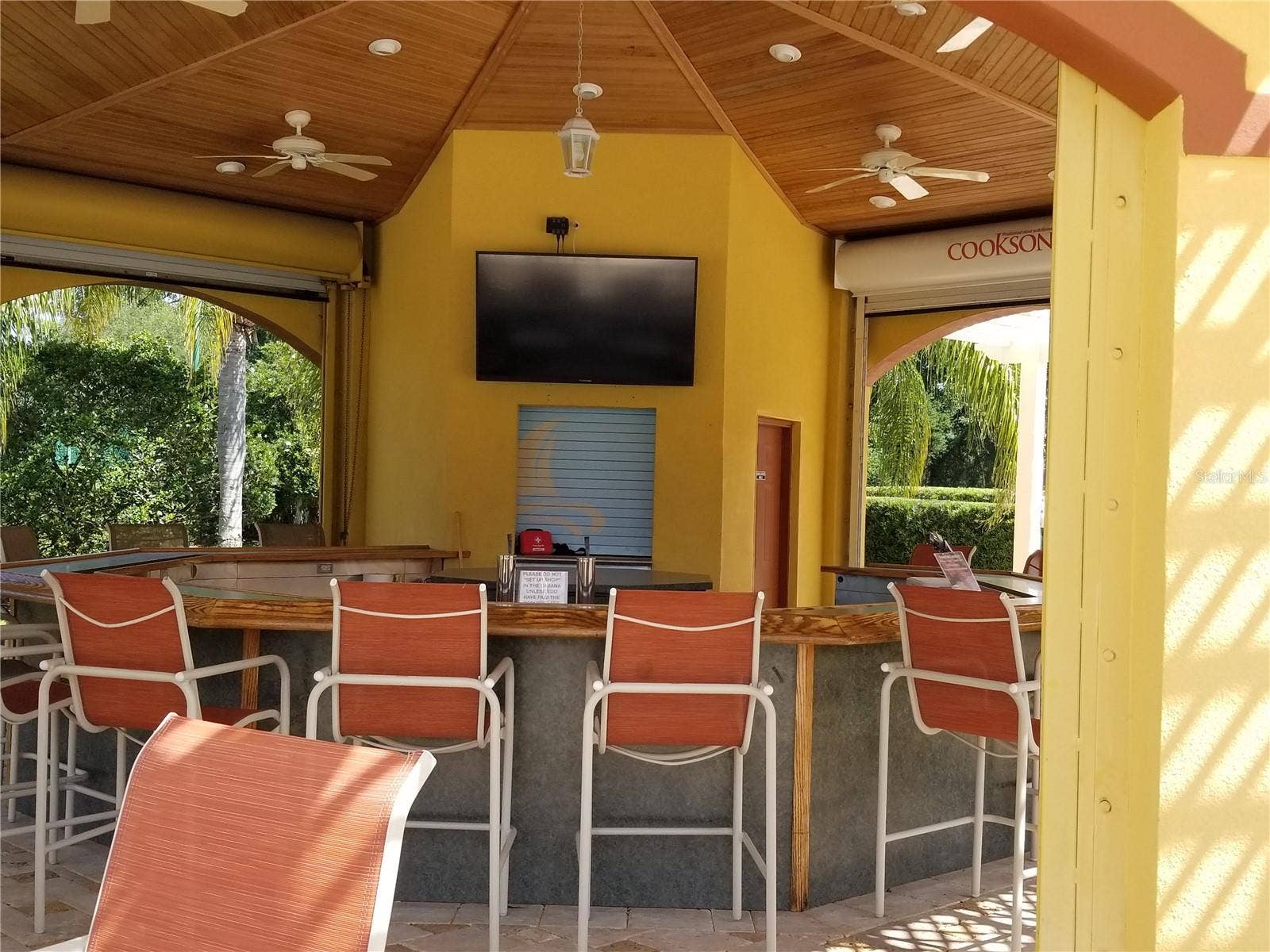 Oxford, FL 34484 Cabana for parties and drinks Great relaxation and many cub events for fun