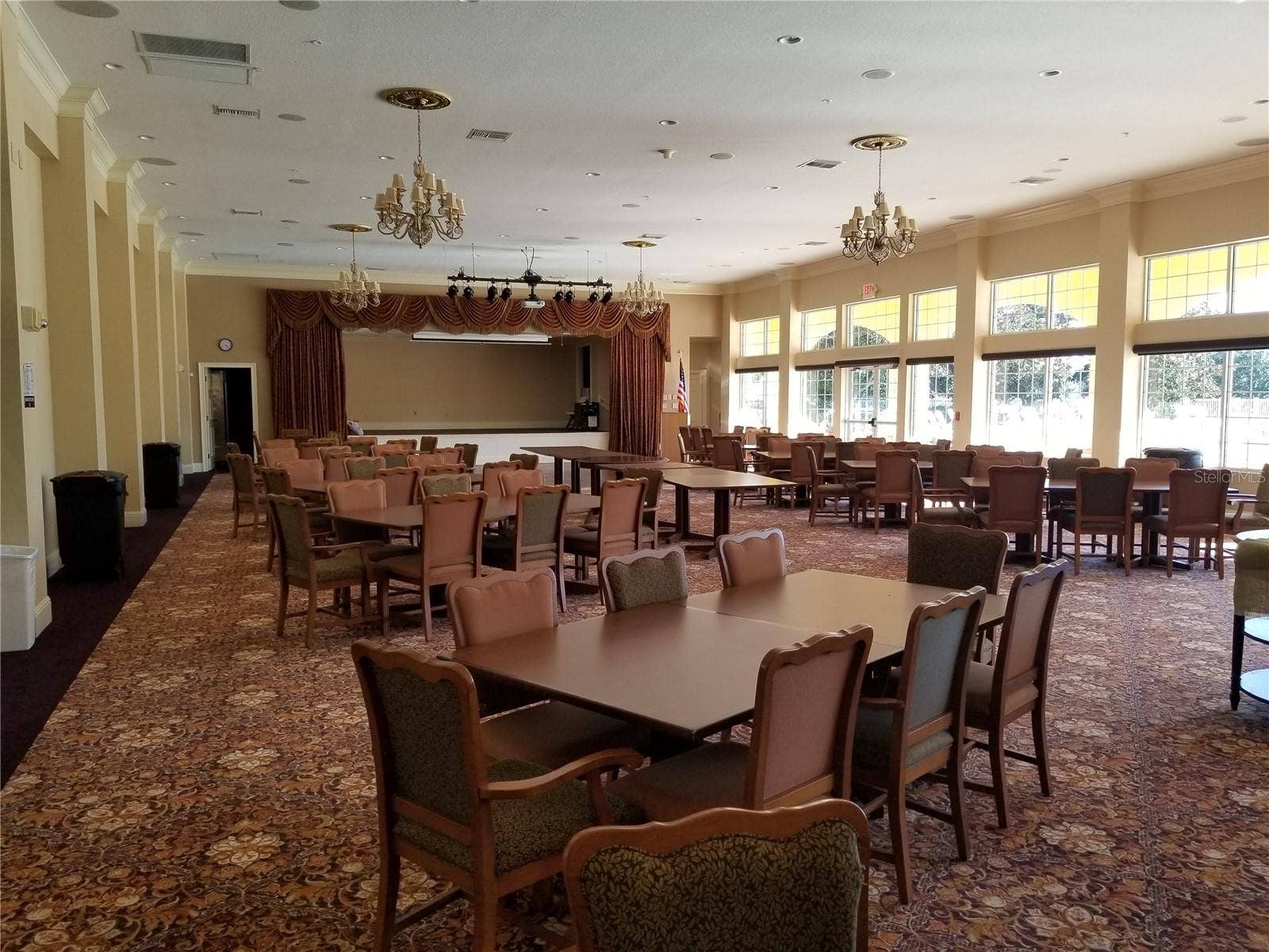 Oxford, FL 34484 Bqallroom for weddings and dances