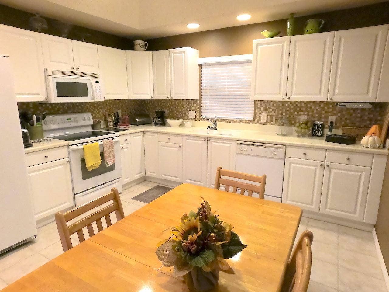 Oxford, FL 34484 Kitchen V2