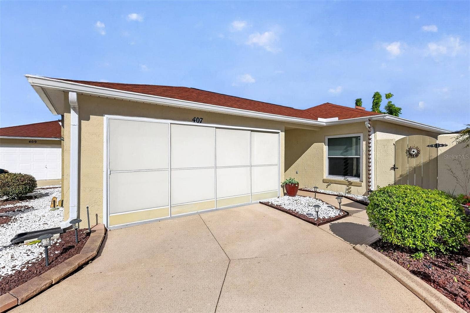 407 CARMEL AVENUE, The Villages, FL 32159 Front Elevation with Sliding Garage Door Screens