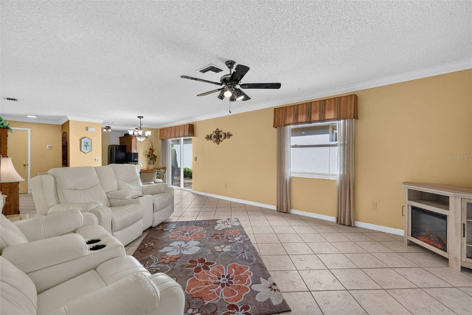 407 CARMEL AVENUE, The Villages, FL 32159 Living Room