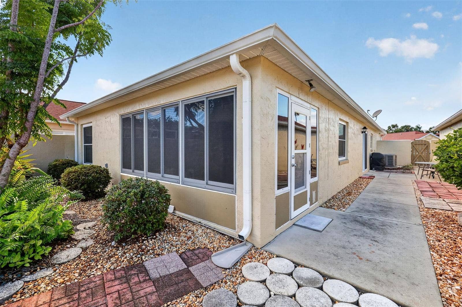 407 CARMEL AVENUE, The Villages, FL 32159 Spacious 45'x11' PRIVATE Side Courtyard and Rear Stoned Yard