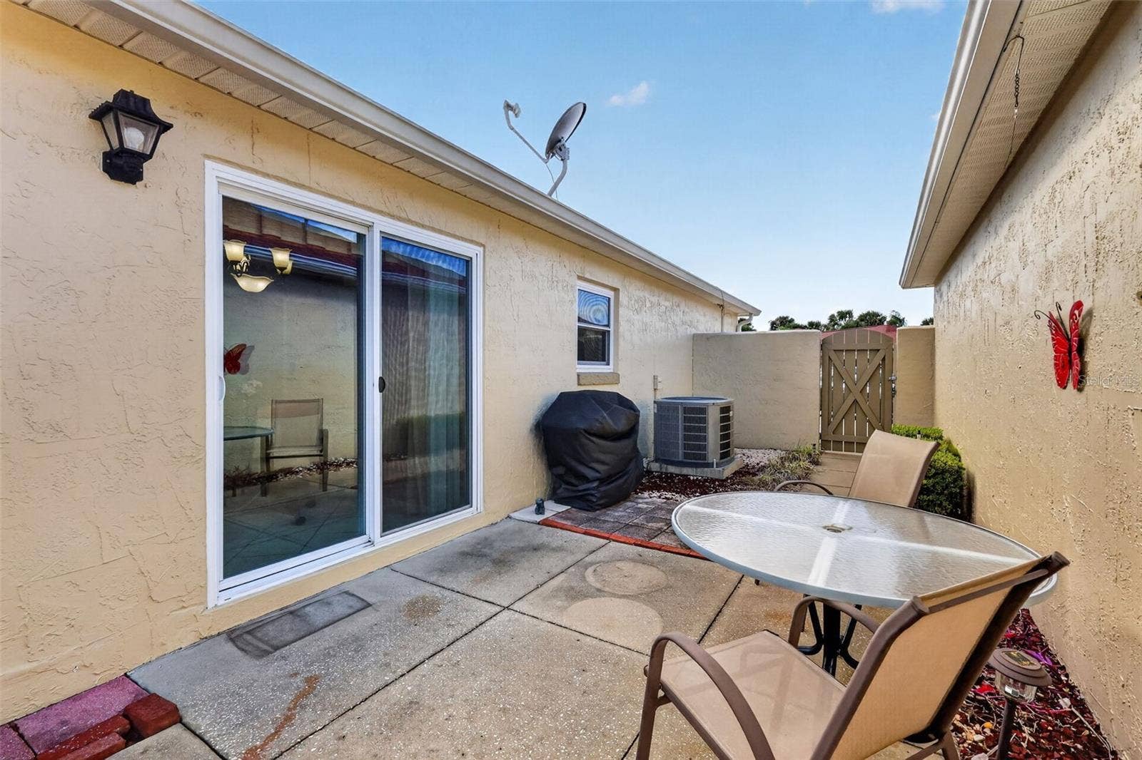 407 CARMEL AVENUE, The Villages, FL 32159 Spacious 45'x11' PRIVATE Side Courtyard and Rear Stoned Yard