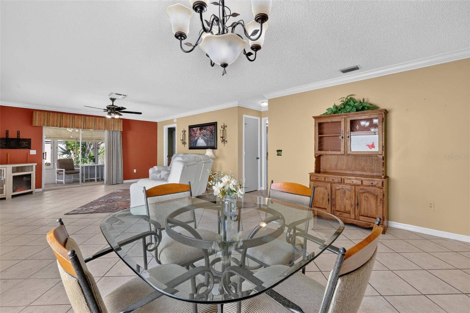 407 CARMEL AVENUE, The Villages, FL 32159 Living and Dining Rooms