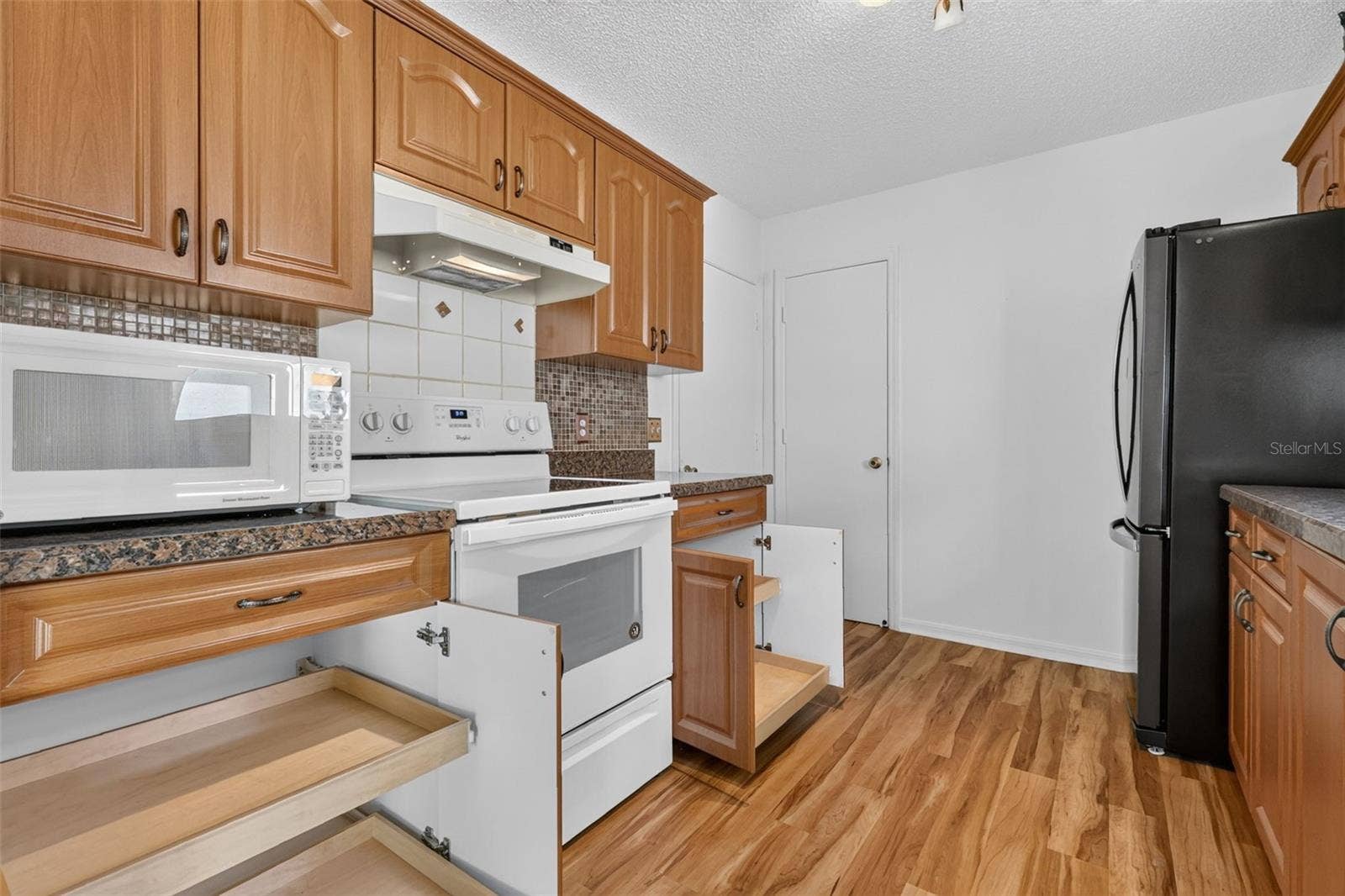 407 CARMEL AVENUE, The Villages, FL 32159 Kitchen with Roll-Out Shelving