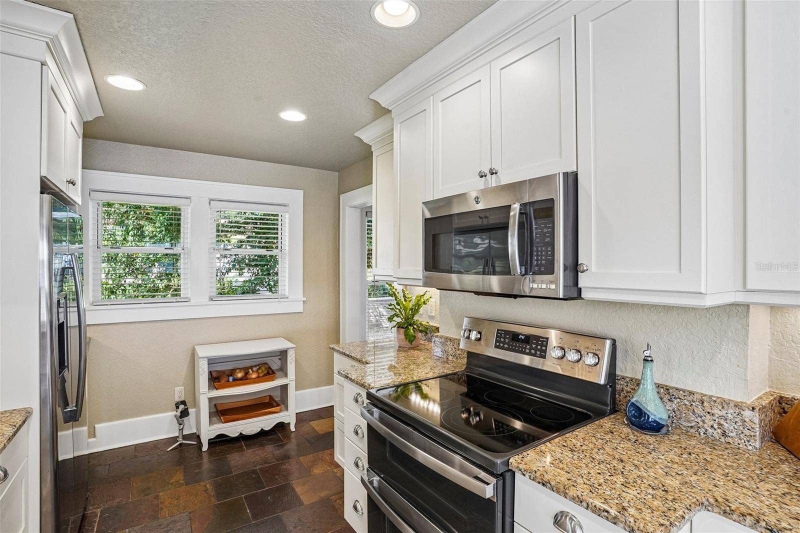 1501 FAHNSTOCK STREET, Eustis, FL 32726 Double Oven and microwave