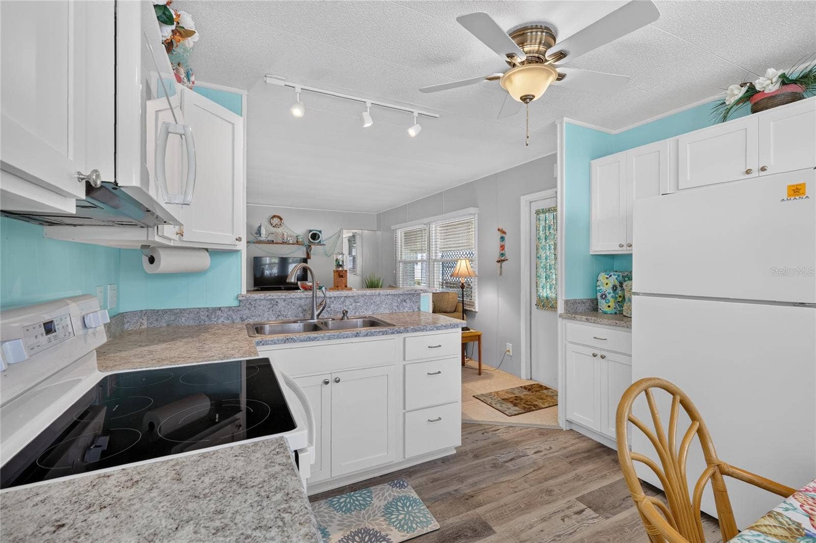 565 TAMMI DRIVE, Leesburg, FL 34788 Kitchen view #2