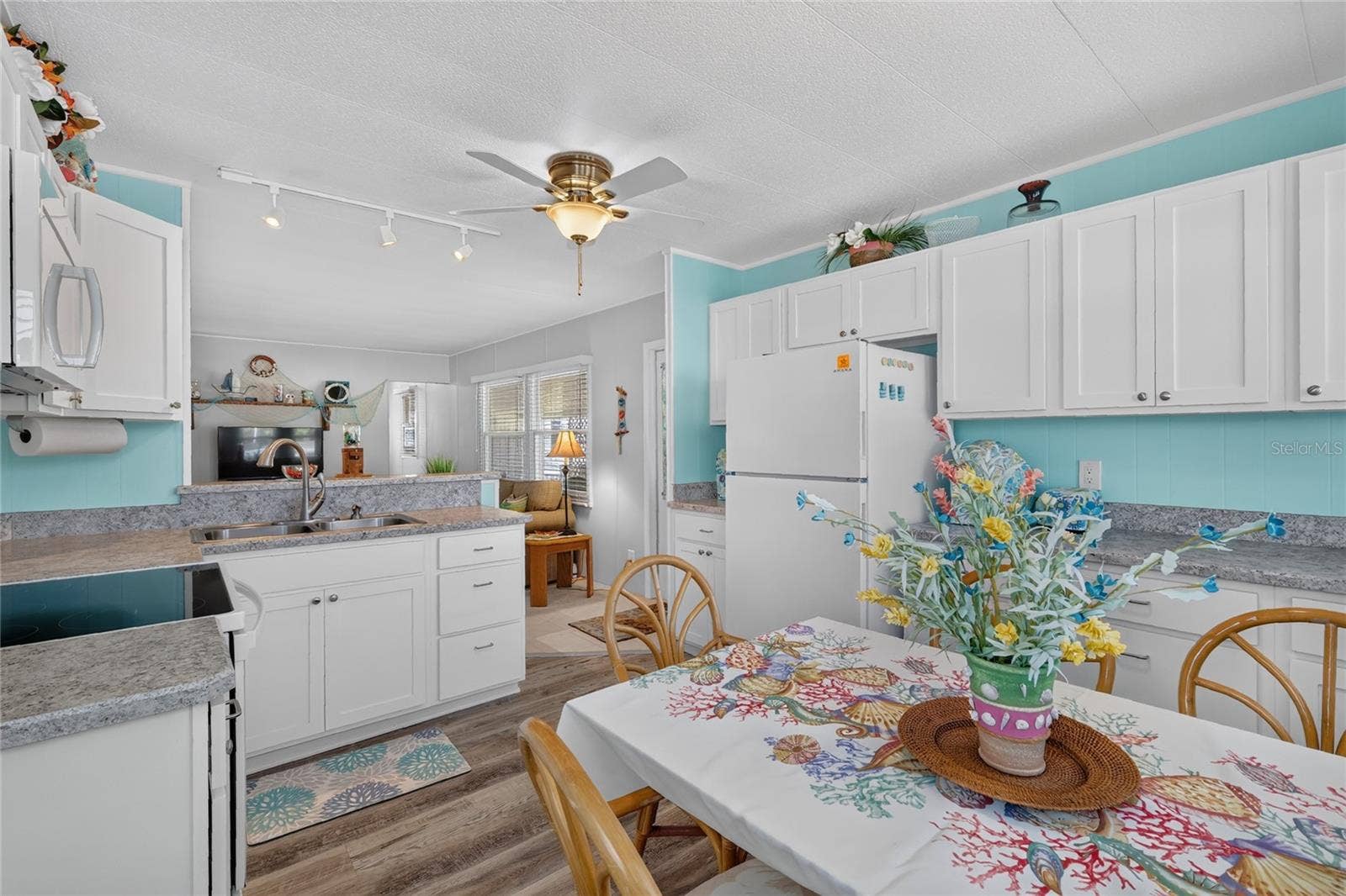 565 TAMMI DRIVE, Leesburg, FL 34788 Kitchen view #3