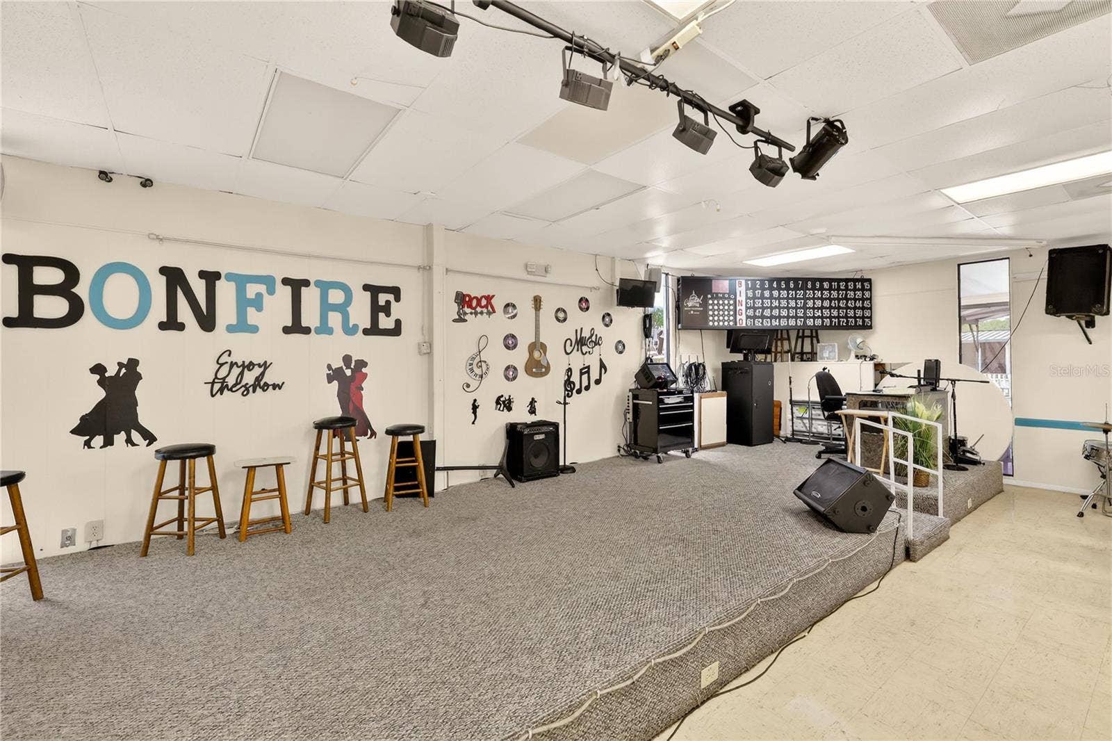 565 TAMMI DRIVE, Leesburg, FL 34788 Clubhouse Entertainment Stage