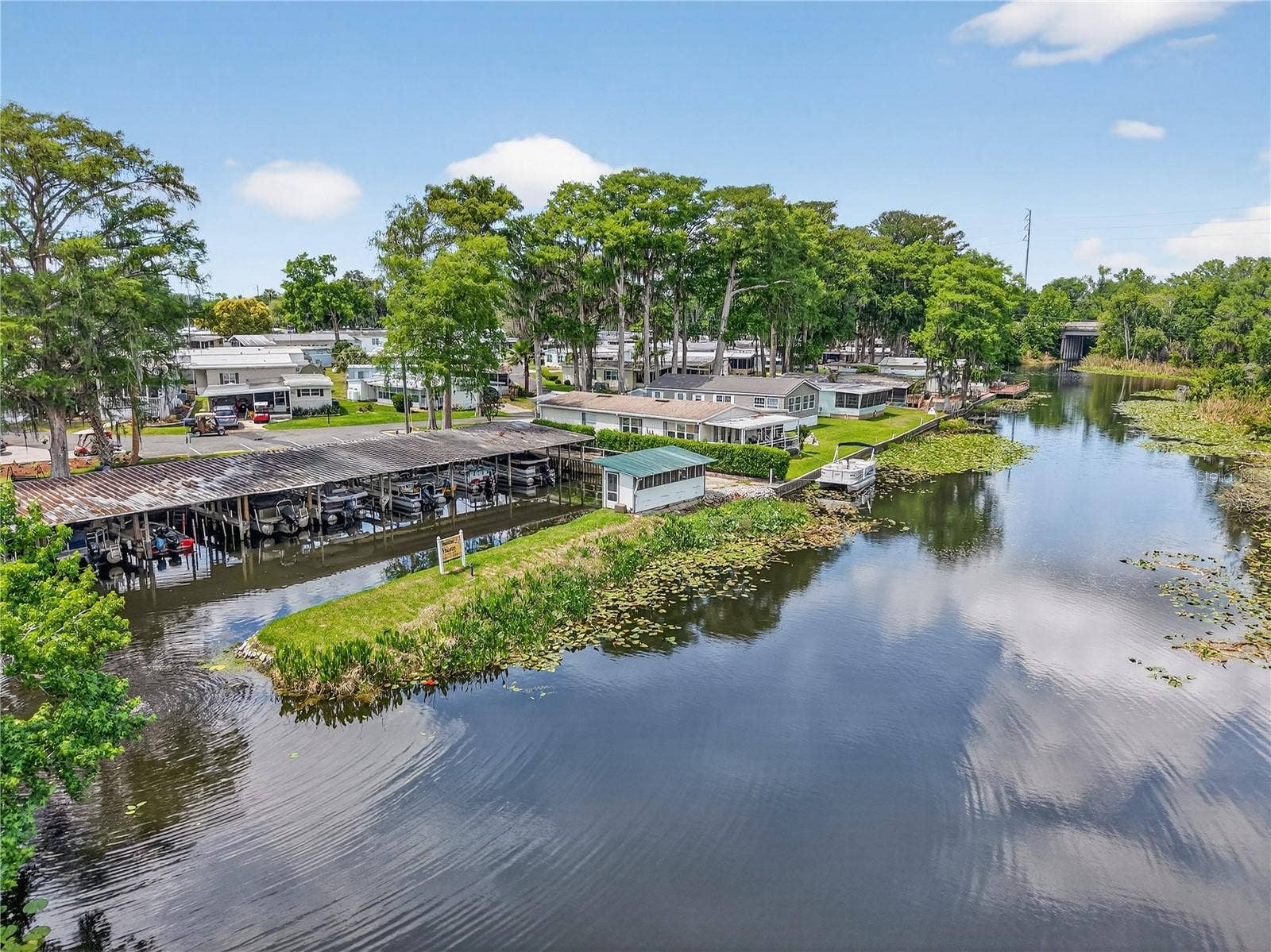 565 TAMMI DRIVE, Leesburg, FL 34788 Community Marina/Haines Creek