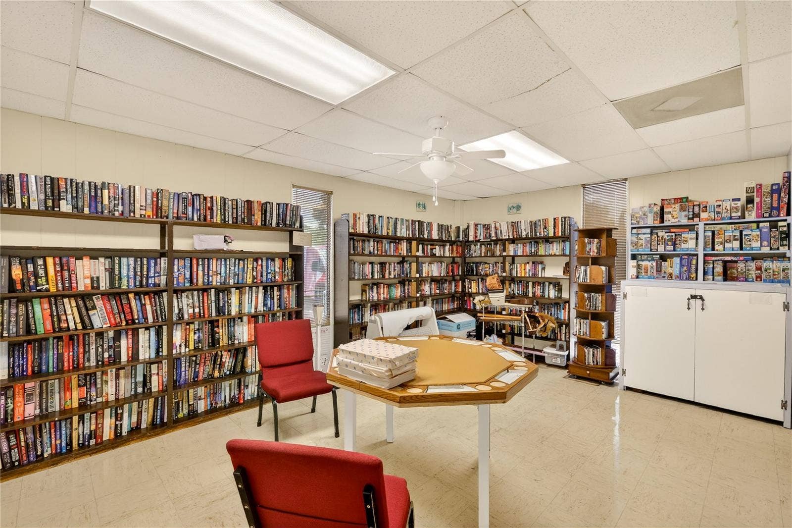 565 TAMMI DRIVE, Leesburg, FL 34788 Clubhouse Library