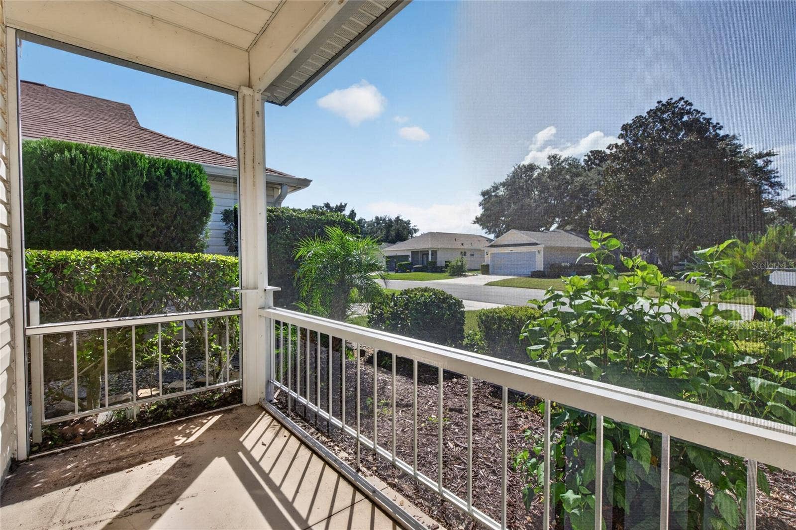 25247 CRANES ROOST CIRCLE, Leesburg, FL 34748 Screened front porch
