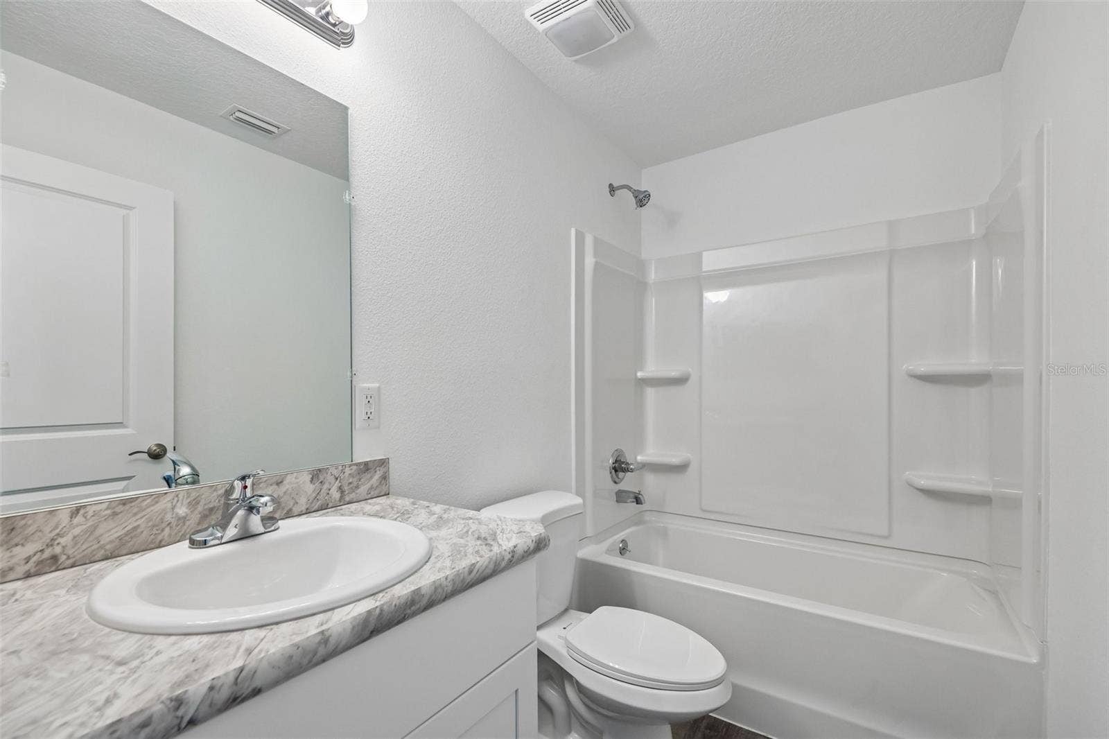 40091 OAKRIDGE DRIVE, Lady Lake, FL 32159 40091 OAKRIDGE DRIVE, Lady Lake, FL 32159