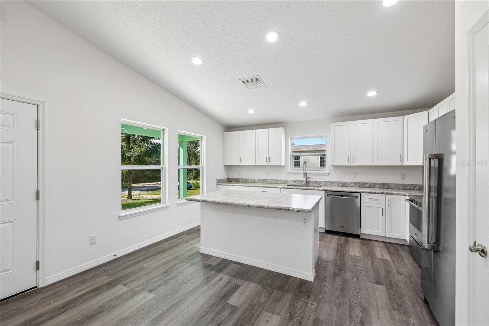 40091 OAKRIDGE DRIVE, Lady Lake, FL 32159 40091 OAKRIDGE DRIVE, Lady Lake, FL 32159