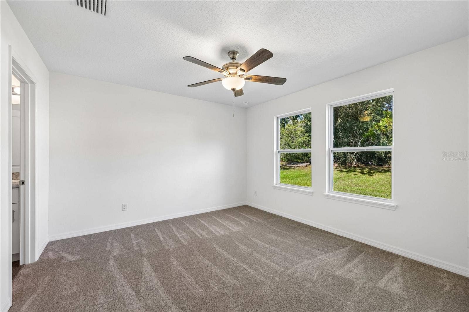 40091 OAKRIDGE DRIVE, Lady Lake, FL 32159 Virtually Staged