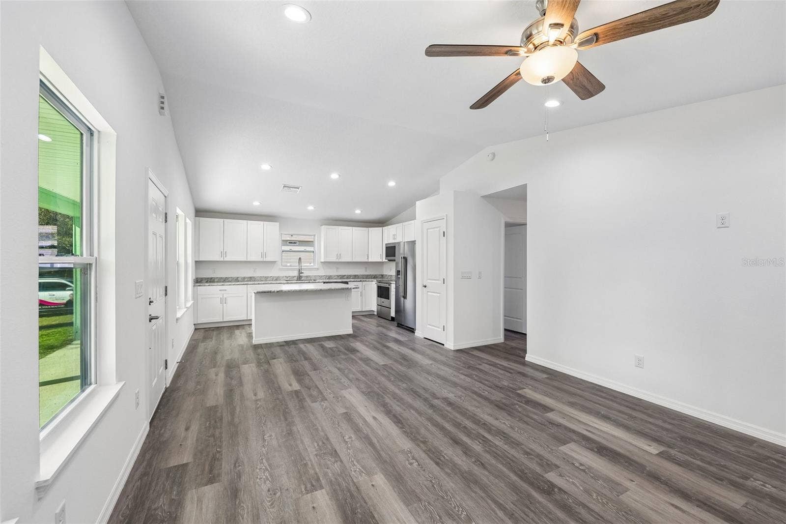 40091 OAKRIDGE DRIVE, Lady Lake, FL 32159 40091 OAKRIDGE DRIVE, Lady Lake, FL 32159